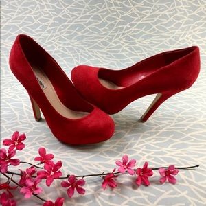 Steve Madden 8M 💃🏻 Traisie Lipstick Red Suede🌼
